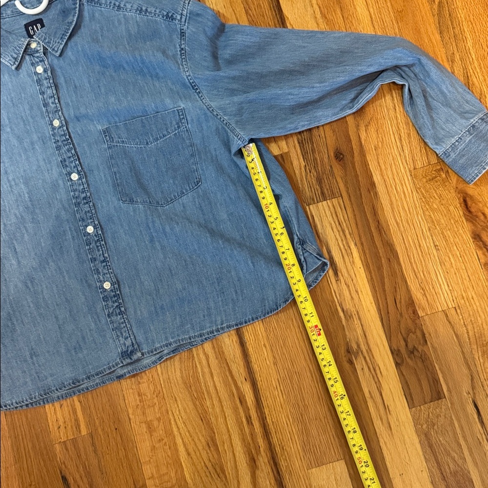 GAP Women’s Crop Light Blue Denim Shirt, size large tall - Picture 9 of 12
